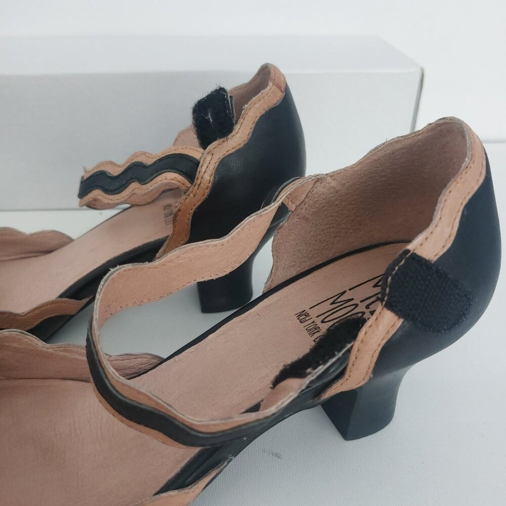 Miz Mooz Troian Pumps Leather Navy Beige Scalloped Edge Retro GUC - Picture 6 of 13